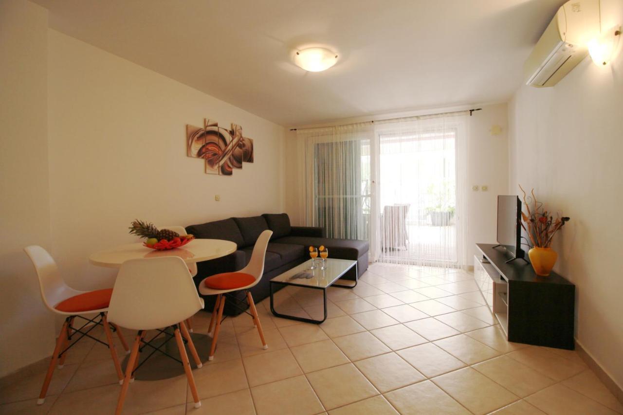 Villa Pino With Pool, Sauna & Jacuzzi Petrcane Exterior photo