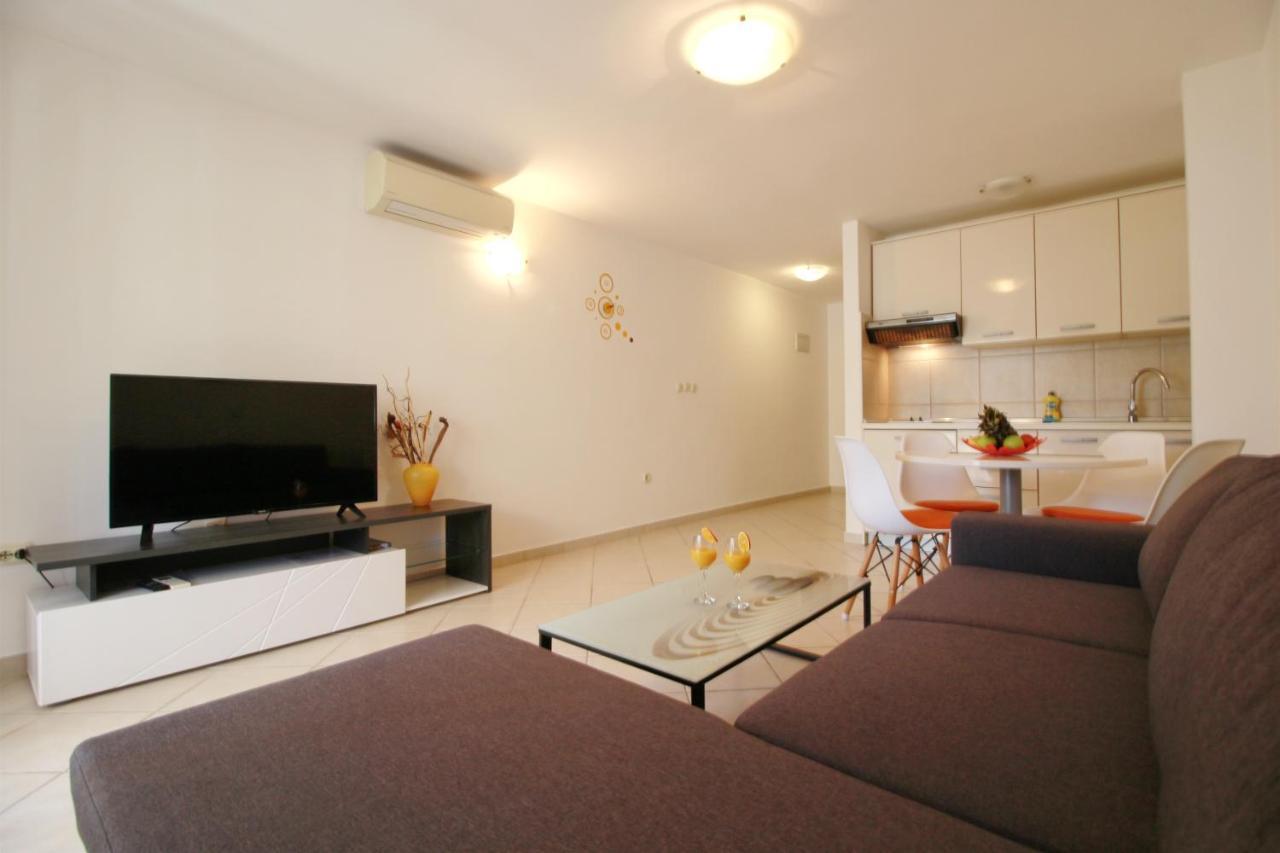 Villa Pino With Pool, Sauna & Jacuzzi Petrcane Exterior photo