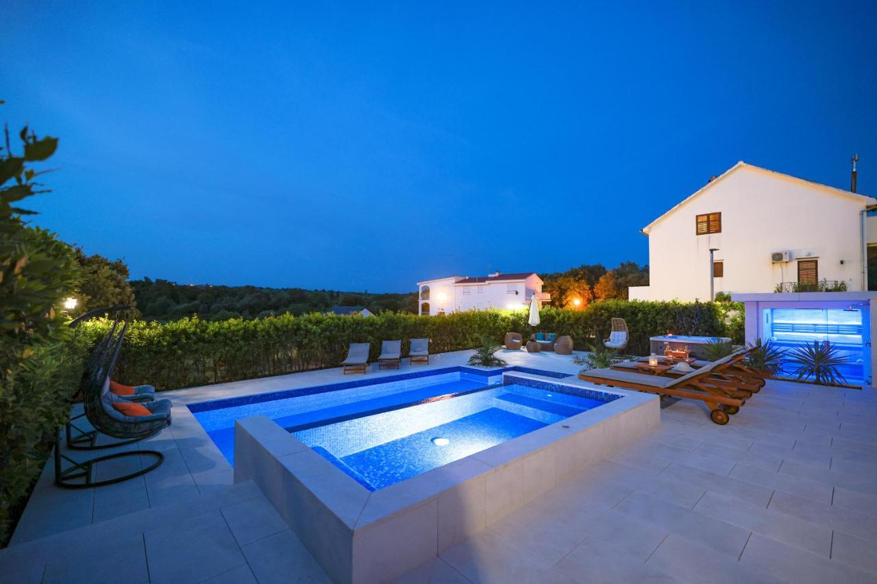 Villa Pino With Pool, Sauna & Jacuzzi Petrcane Exterior photo