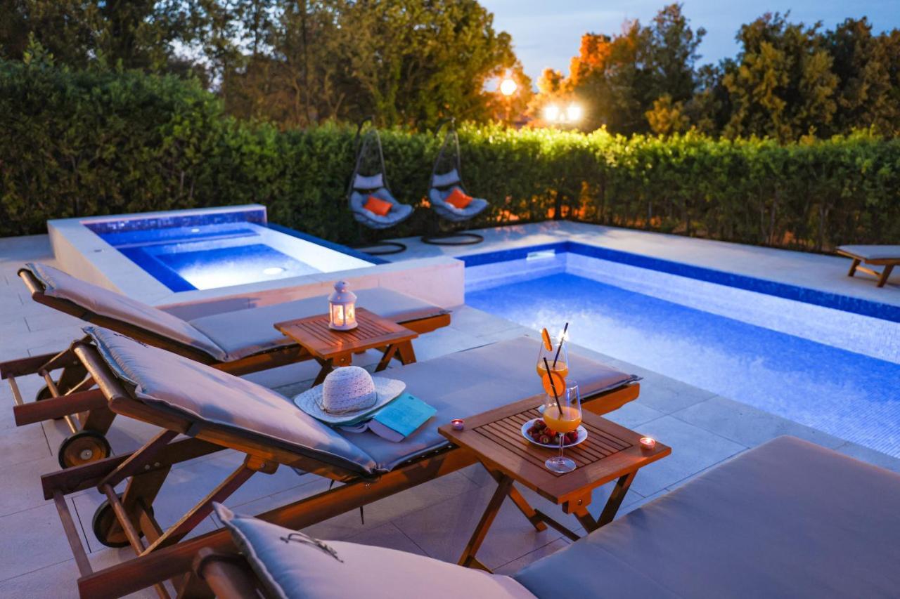 Villa Pino With Pool, Sauna & Jacuzzi Petrcane Exterior photo