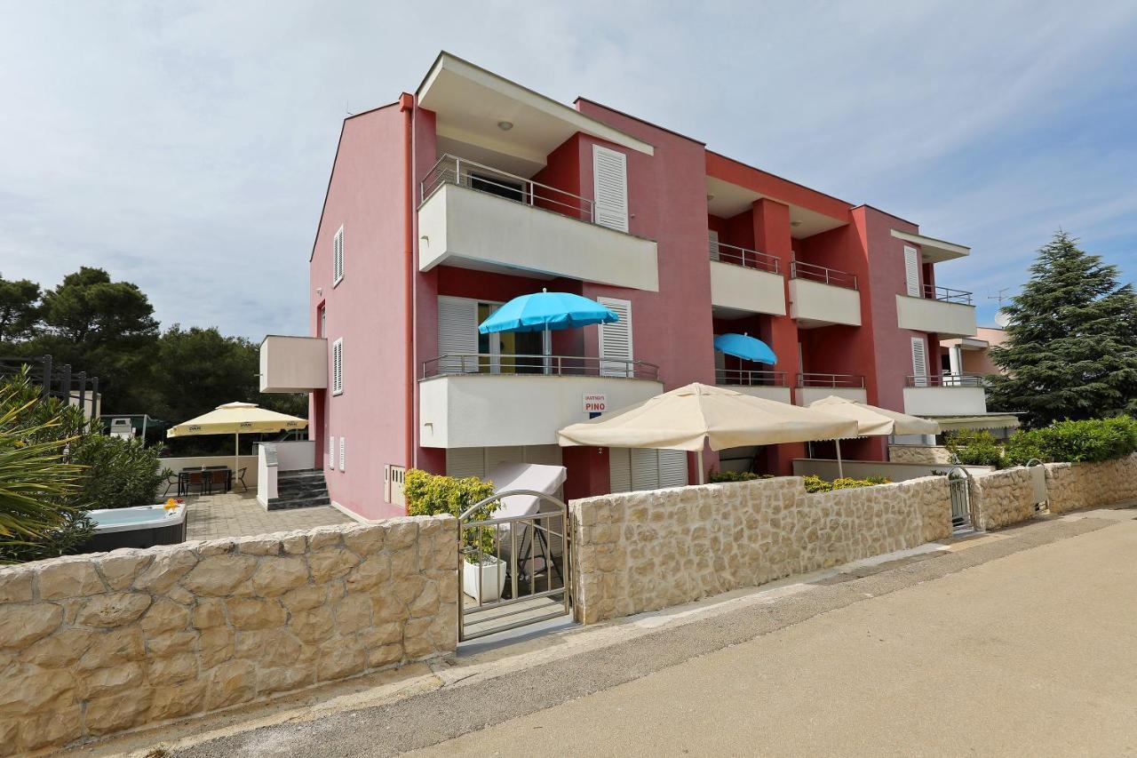 Villa Pino With Pool, Sauna & Jacuzzi Petrcane Exterior photo